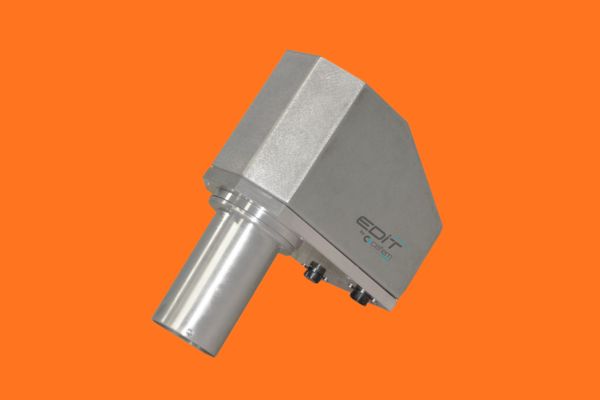 Analizzatore di umidità per solidi: NIR di Cefem 4 Analizzatore di umidità per solidi NIR Edit Process by Cefem, sensore in acciaio inox su sfondo arancione
