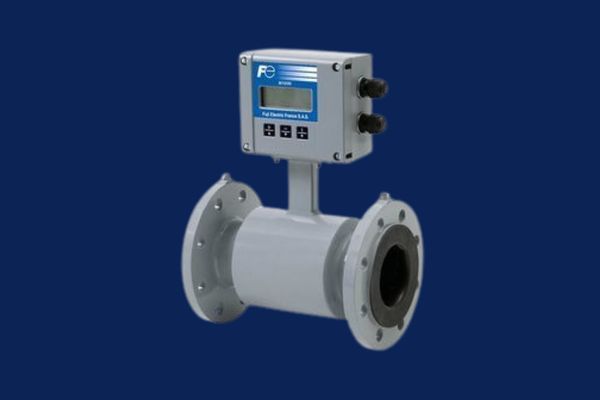 Misuratore di portata data center: cosa guarda davvero chi deve scegliere un impianto di raffreddamento 4 misuratore di portata elettromagnetico flangiato Fuji Electric su tubazione